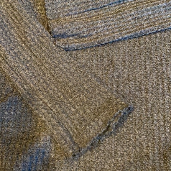 Cold Shoulder Top - Picture 2 of 4